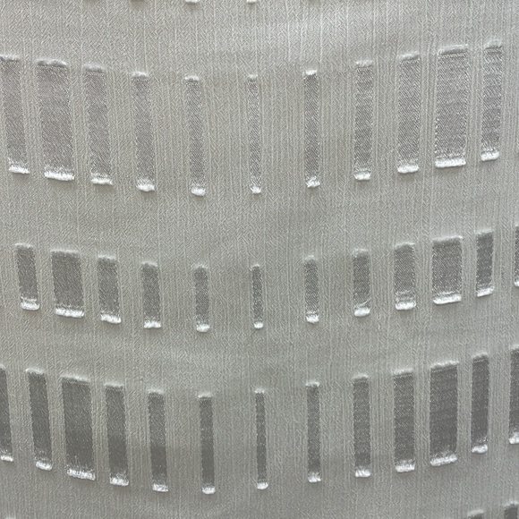 Ann Taylor Geometric Chiffon 3/4 Sleeve Split V-Neck Blouse White XS - Picture 9 of 9